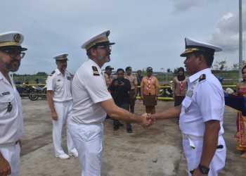 TNI AL SAMBUT KEDATANGAN 3 KAPAL PERANG PRANCIS DAN 1 KAPAL PERANG AUSTRALIA DI PELABUHAN BENOA BALI