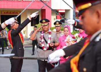 POLDA KEPRI GELAR UPACARA FAREWELL AND WELCOME PARADE KAPOLDA KEPRI