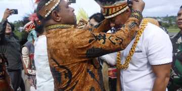Tarian Adat Sambut Kedatangan Pangdam XVIII Kasuari Mayjen TNI Ramoz di Papua Barat