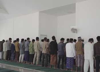 PT TPM Adakan Sholat Jumat Perdana Bersama Warga Relokasi Tembesi Tower di Masjid Al – Ghofur Sei Daun Piayu