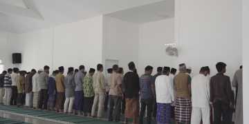 PT TPM Adakan Sholat Jumat Perdana Bersama Warga Relokasi Tembesi Tower di Masjid Al – Ghofur Sei Daun Piayu