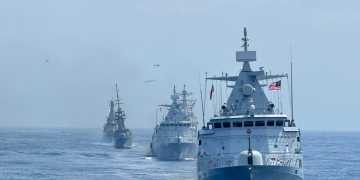 Sea Phase MNEK 2025, Formasi Puluhan Kapal Perang & Pesawat Udara Terbentuk di Laut Bali