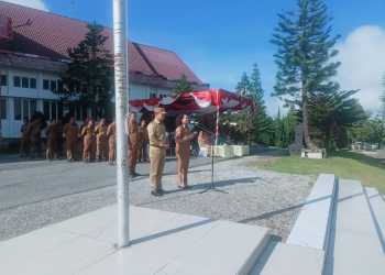 Bupati Humbahas Dr Oloan Paniaran Nababan / Wakil Bupati Yunita Rebeka Marbun Pimpin Apel Gabungan ASN di hari Pertama kerja.