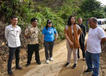 Longsor Menimpa Humbang, Dengan Sigap Wakil Bupati Humbahas Junita Rebeka Marbun, SH, MAP Tinjau Lanah Longsor dan Banjir di Kecamatan Pakkat