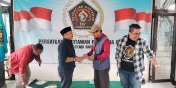 PWI Bekasi Raya Serahkan KTA dan Sertifikat Bagi Peserta OKK Tahun 2024