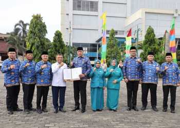 Saat Apel Senin Pagi, Wali Kota Bekasi Lantik Ketua TP PKK Kecamatan & Kelurahan serta Serahkan Beberapa Penghargaan