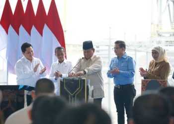 Presiden Indonesia Resmikan Pabrik Emas Freeport di Jawa Timur