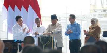 Presiden Indonesia Resmikan Pabrik Emas Freeport di Jawa Timur