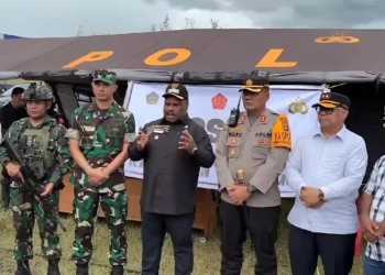 Bupati Bantah Tudingan TNI dan Polri jadi Guru dan Nakes di Yahukimo