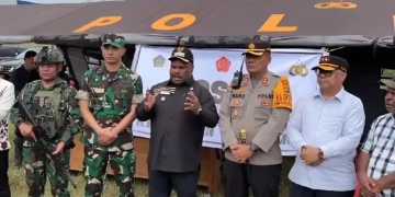 Bupati Bantah Tudingan TNI dan Polri jadi Guru dan Nakes di Yahukimo