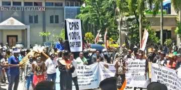 Demo Para Pencaker OAP di Kantor Gubernur Papua Barat Daya