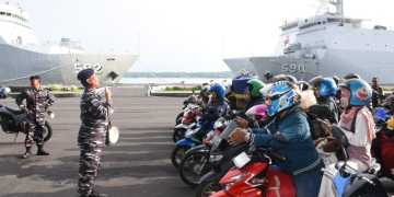 Arus Balik Lebaran 1446 H/2025 M, Ratusan Pemudik Gratis TNI AL dengan Kapal Perang Diberangkatkan dari Surabaya