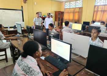 Menjelang Akhir Tahun Pelajaran, Bupati Manokwari Pantau Pelaksanaan Ujian SMA