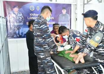 PEDULI TERHADAP MASYARAKAT PESISIR, TNI AL GELAR PELAYANAN KESEHATAN GRATIS DI NUNUKAN