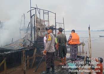 TNI AL dan TIM SAR Gabungan Sigap Bantu Padamkan Kebakaran Rumah Warga di Desa Bahaur Tengah