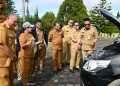 Bupati  Hummbahas Cek Fisik Kendaraan di Sekretariat Kantor Bupati.