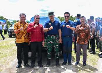 Bupati Humbahas Bersama Pangdam I/BB Bersihkan Eceng Gondok di Danau Toba