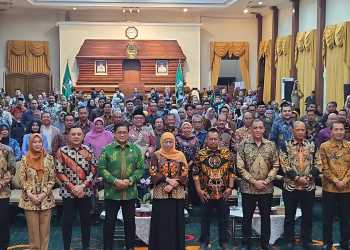 Terima Penghargaan PWI Jatim Khofifah Ajak Dukung Program Ketahanan Pangan