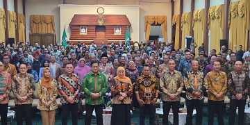 Terima Penghargaan PWI Jatim Khofifah Ajak Dukung Program Ketahanan Pangan