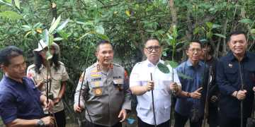 Peringatan Hari Buruh 2025, Polda Kepri Tanam 1000 Pohon Mangrove