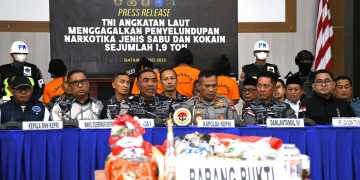 Diselundupkan di kapal Ikan Asing, 705 kg Sabu dan 1.200 kg Kokain Senilai 7,057 Triliun Berhasil Digagalkan TNI AL di Selat Durian Kepulauan Ria