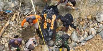 Lima Jenazah Korban Banjir dan Longsor di Pegaf Dievakuasi