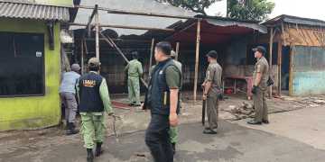 Camat Jatisampurna Tertibkan Bangunan Liar di Jalan Pertamina B Kelurahan Jatiraden