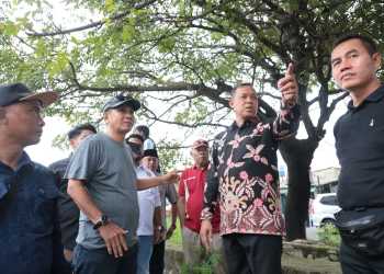 Bangunan Liar Dibongkar, Pedagang Ditertibkan: Tri Adhianto Tinjau Langsung Pengerukan Kali Teluk Pucung