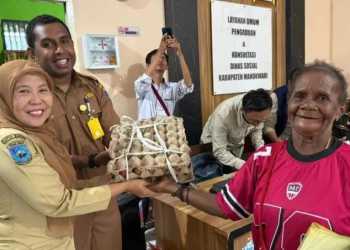 Warga Rentan di Manokwari Terima Bantuan Kemensos RI