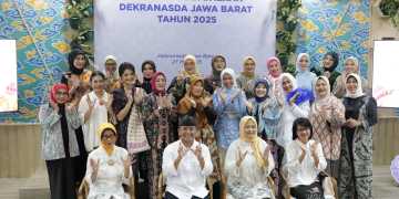 Hadiri Musda Dekranasda Se-Jawa Barat, Ketua Dekranasda Kota Bekasi Kenakan Pakaian Hasil Produk Kerajinan Kota Bekasi