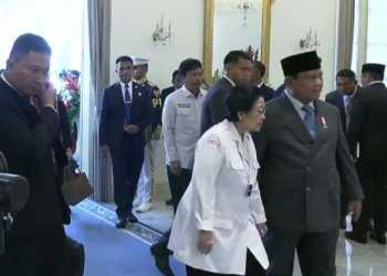 Momen Hangat Prabowo Gandeng Megawati di Gedung Pancasila