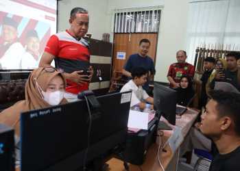 Merespons Keluhan Orang Tua Siswa, Wali Kota Bekasi Tinjau Langsung Pelaksanaan Pra-Pendaftaran SPMB 2025 di SMPN 4 dan SMPN 54 Kota Bekasi