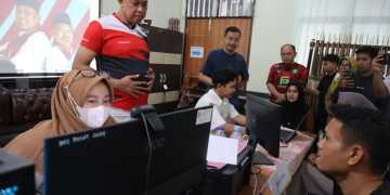 Merespons Keluhan Orang Tua Siswa, Wali Kota Bekasi Tinjau Langsung Pelaksanaan Pra-Pendaftaran SPMB 2025 di SMPN 4 dan SMPN 54 Kota Bekasi