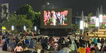 Plaza Patriot Jadi Wadah Edukasi dan Hiburan, Tri Adhianto Nobar Film “Pahlawan” Bersama Warga, Tri Adhianto Nobar Film “Pahlawan” Bersama Warga