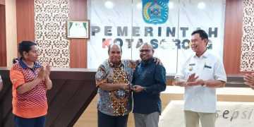 Mantan Walikota Sorong Kembalikan  Mobil Dinas