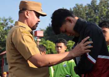 Dukung Pembinaan Internasional, Wali Kota Bekasi Lepas Tim Sepakbola ke Korea Selatan