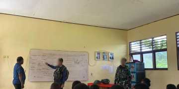 Prajurit TNI AL Bangun Karakter Kebangsaan Generasi Muda Penerus Bangsa di Papua
