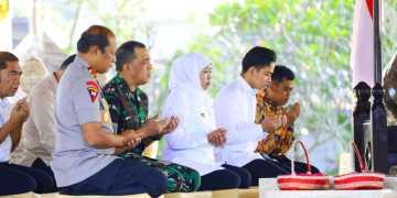 Khofifah dan Mas Ibbin Dampingi Gibran Ziarah Makam Bung Karno