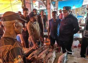 Temui Pedagang, Bupati Minta Dukungan Pembangunan Pasar Sanggeng Manokwari