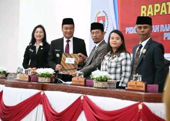 Bupati Tandatangani Keputusan Bersama DPRD tentang Ranperda Pertanggungjawaban APBD Kabupaten Humbahas T.A. 2024