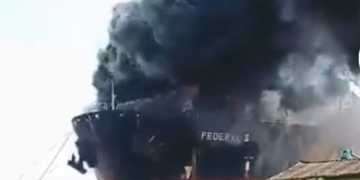 Kapal Tanker di PT.ASL Tanjung Uncang Batam Terbakar 4 orang Meninggal Dunia , 4 orang Luka Berat dan 1 orang Luka Ringan