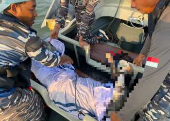 TNI AL Bersama Masyarakat Temukan Tiga Jenazah Korban Laka Laut Speed Boat Pembawa Tim Sepakbola