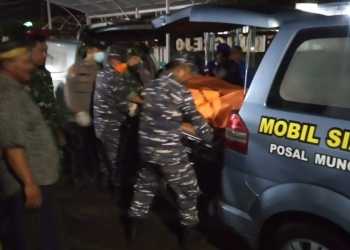 Prajurit TNI AL Kembali Evakuasi Mayat Diduga Korban KMP TUNU PRATAMA JAYA Yang Tenggelam di Selat Bali