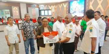 Pemerintah Papua Barat Salurkan Dana Hibah Rp45,8 Miliar