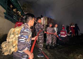 Gerak Cepat, TNI AL dan Tim SAR Gabungan Padamkan Kebakaran Pemukiman Warga di Balikpapan
