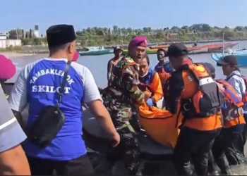 Kapal Nelayan Terbalik Di Pasuruan, TNI AL Kerahkan Prajurit Untuk Proses Evakuasi Dan Pencarian Korban