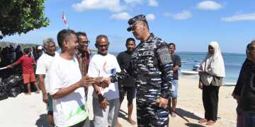 Bina Ketahanan Wilayah Bahari, TNI AL Bangun Kemanunggalan Dengan Rakyat di Kupang