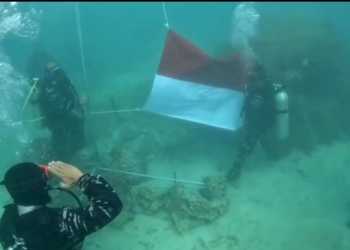 Dari Dasar Laut Pulau Sangiang, TNI AL Kibarkan Bendera Merah Putih Sambut HUT Ke-80 RI