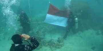 Dari Dasar Laut Pulau Sangiang, TNI AL Kibarkan Bendera Merah Putih Sambut HUT Ke-80 RI