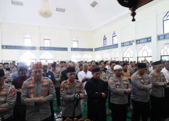 Polda Kepri Gelar Sholat Ghaib Untuk Almarhum Affan Kurniawan